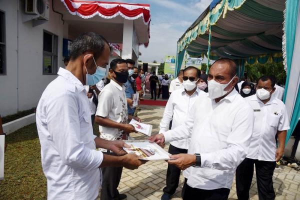 Dorong Pengembangan Peternakan, Gubernur Edy Rahmayadi Serahkan Bantuan kepada 18 Kelompok Tani